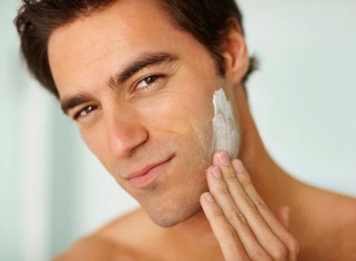 hormon androgen đây chính là nguyên nhân khiến cho râu ở nam giới mọc nhiều và dày hơn
