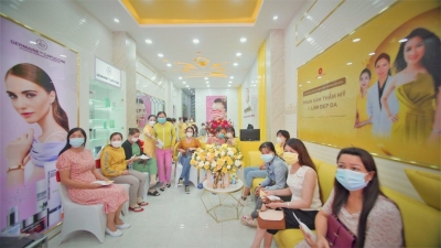 Thẩm mỹ viện Ngọc Hường chật kín khách trong ngày khai trương chi nhánh mới Gia Lai